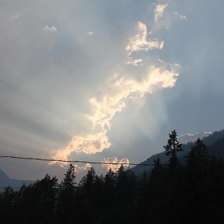 Sunny Bluffs Chalets Kaslo Exterior foto
